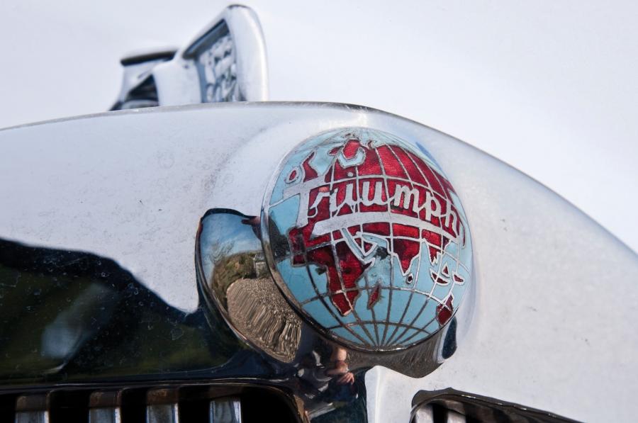 Логотип Triumph Mayflower 1949 года  (фото 6 из 11)